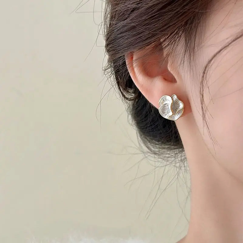 Delicate Camellia Stud Earring For Women Unique Flower Design Ear Stud Temperament White Earrings Daily Jewelry Girls Gift